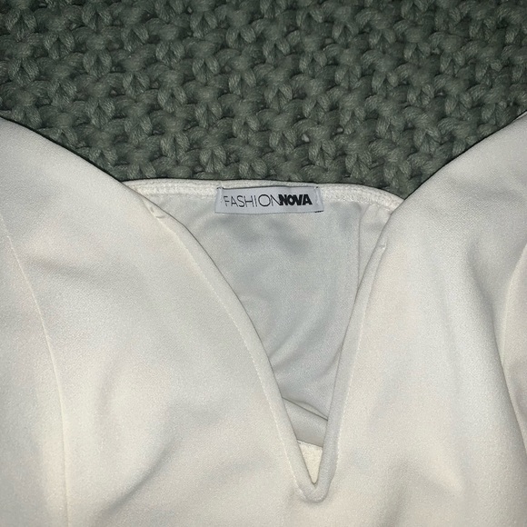 Fashion Nova White V Neck Crop Top - Picture 3 of 3